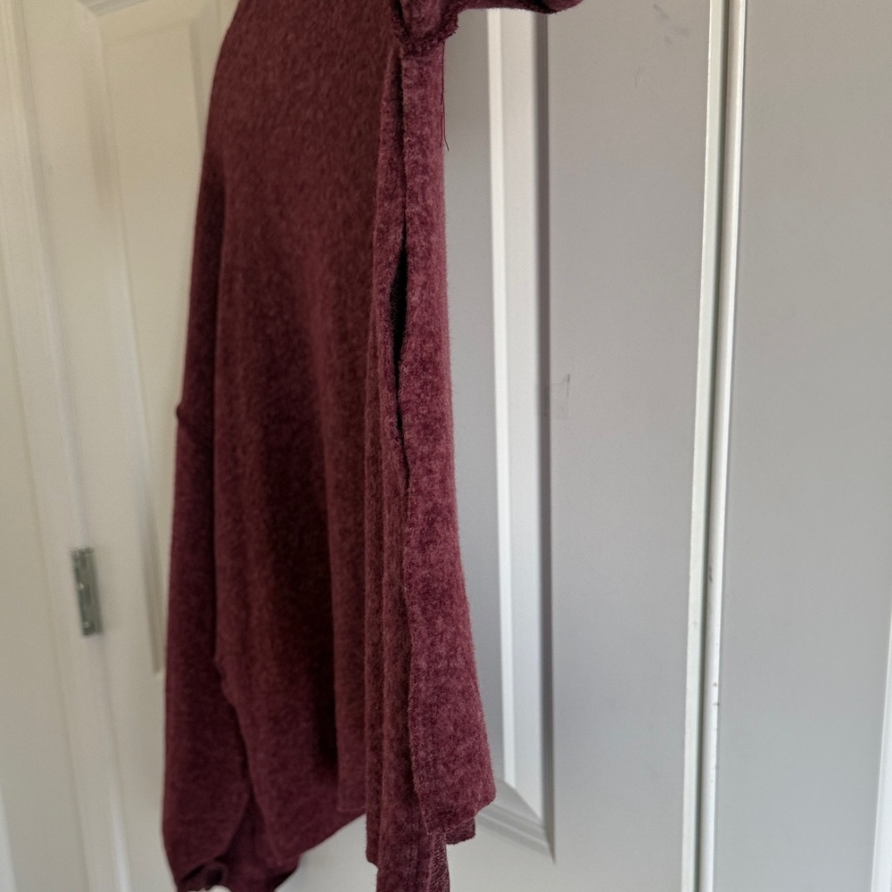 Zara Turtleneck Cropped Women's Burgundy Sweater Size XS Super Soft! Side Slits - Picture 8 of 8